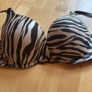 Victoria Secret Miraculous Plunge Push up bra!